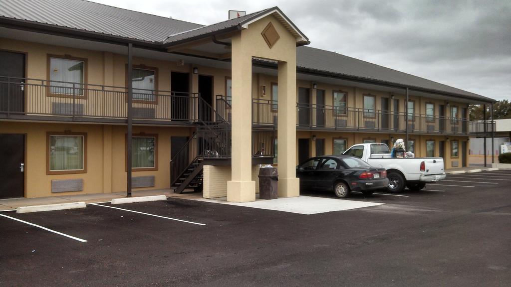 Relax Inn Heth Shell Lake Exterior photo