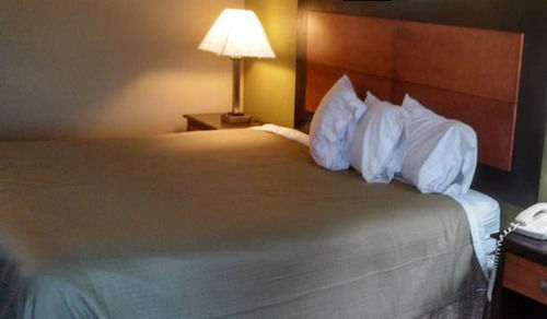 Relax Inn Heth Shell Lake Exterior photo