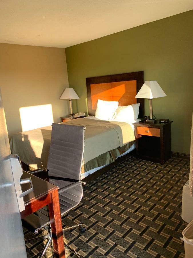 Relax Inn Heth Shell Lake Exterior photo